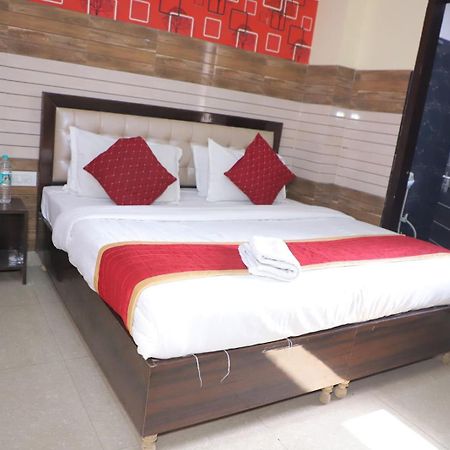 Hotel Aditya Residency Near Sector 63 Metro Station Noida Exterior photo