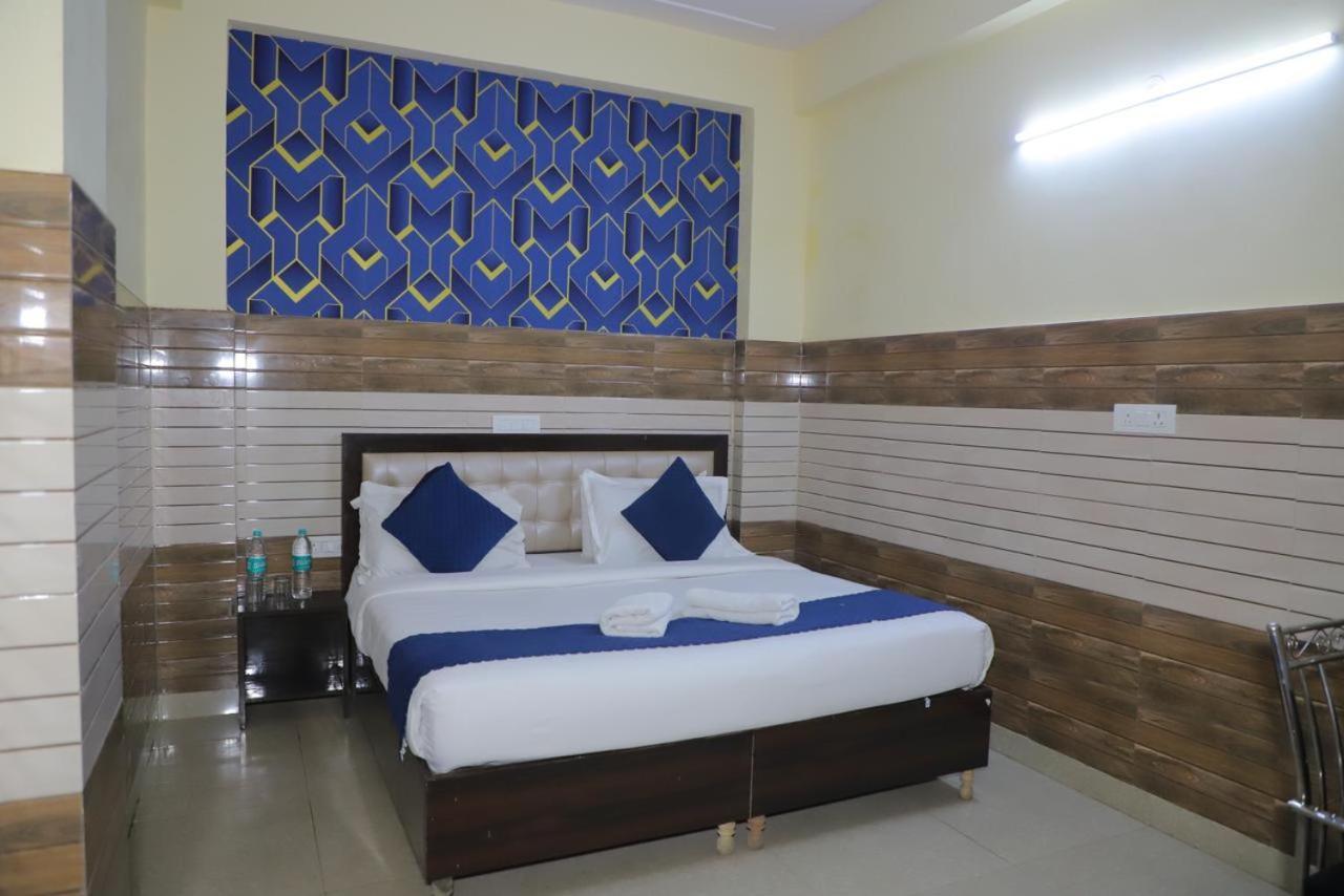 Hotel Aditya Residency Near Sector 63 Metro Station Noida Exterior photo