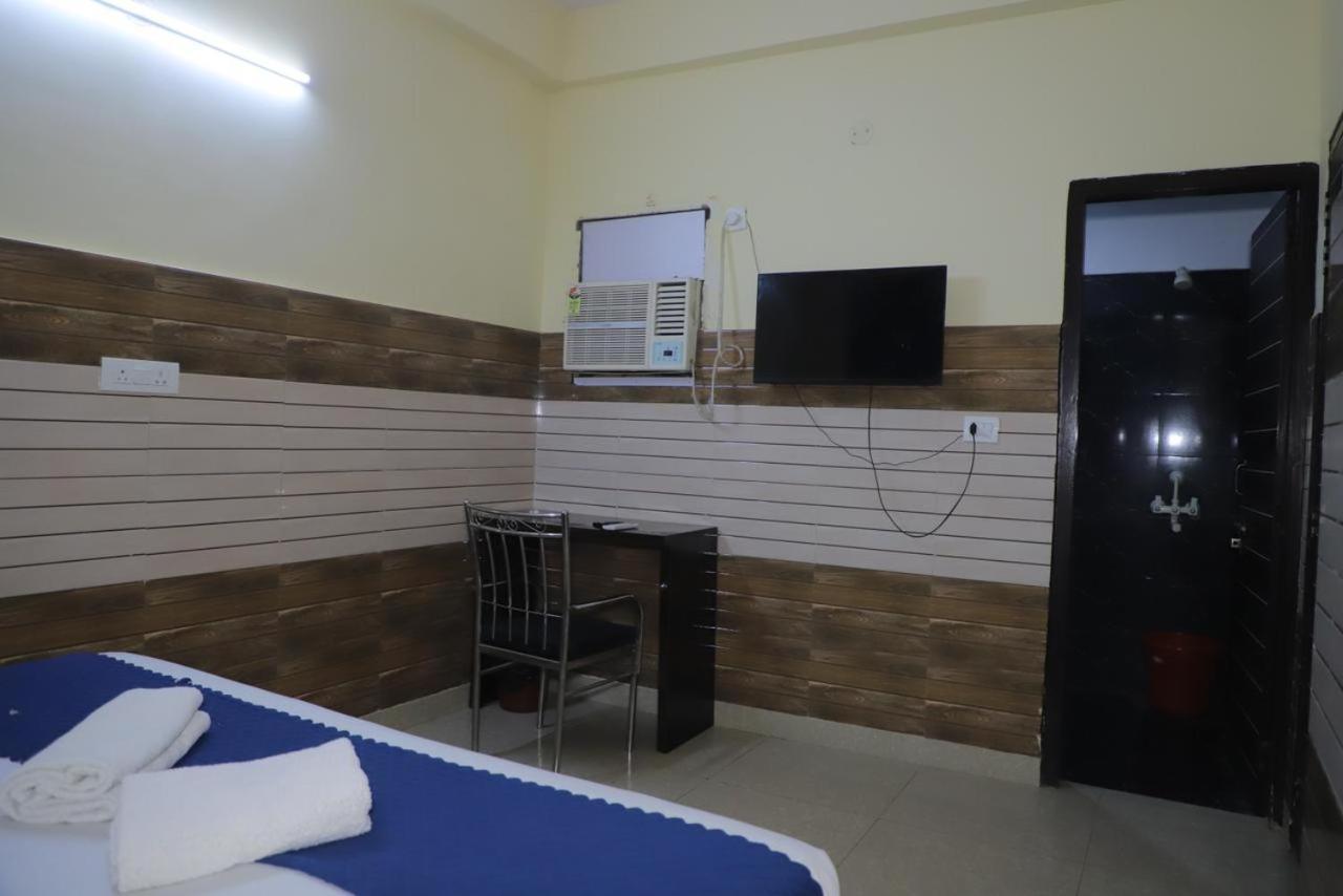 Hotel Aditya Residency Near Sector 63 Metro Station Noida Exterior photo