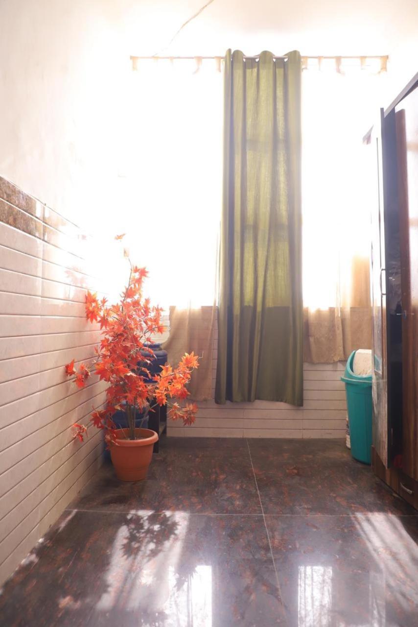 Hotel Aditya Residency Near Sector 63 Metro Station Noida Exterior photo
