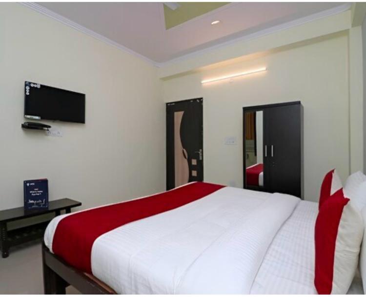 Hotel Aditya Residency Near Sector 63 Metro Station Noida Exterior photo