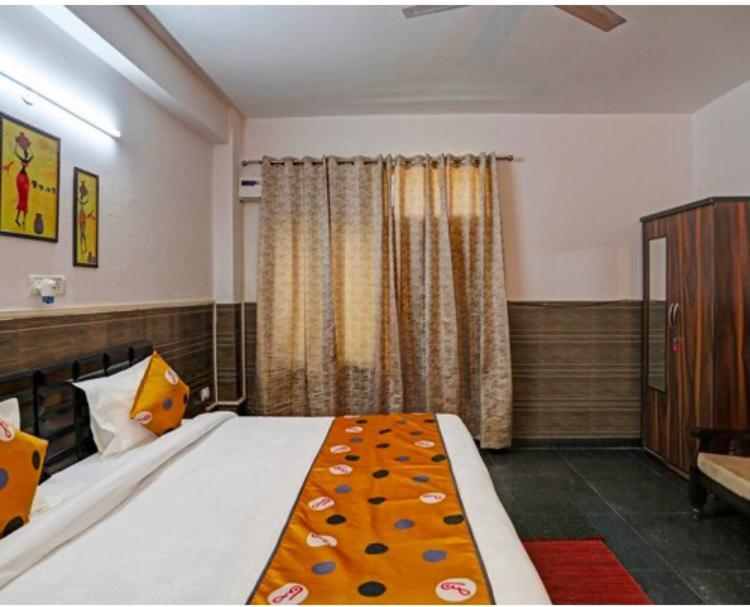 Hotel Aditya Residency Near Sector 63 Metro Station Noida Exterior photo