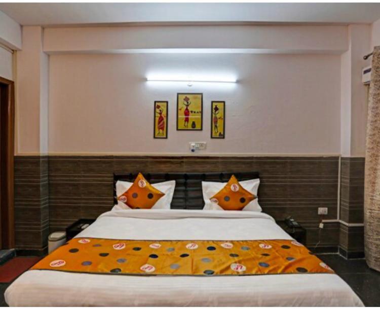Hotel Aditya Residency Near Sector 63 Metro Station Noida Exterior photo